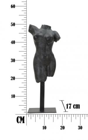 museum woman szobor