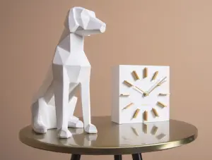 origami-dog-sitting-feher-nappali