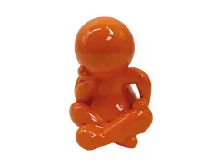 amigo sitting m szobor narancssarga